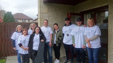 Lloyds Banking Team makes a difference at Dunfermline care home